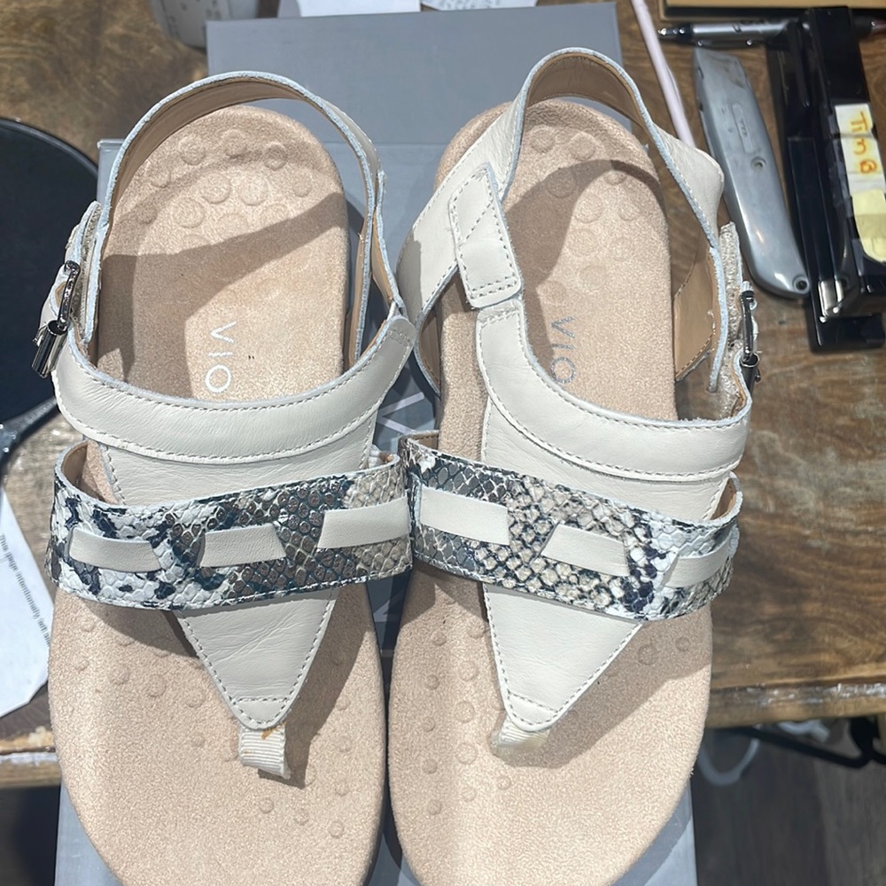 Vionic sandals - Picture 4 of 6